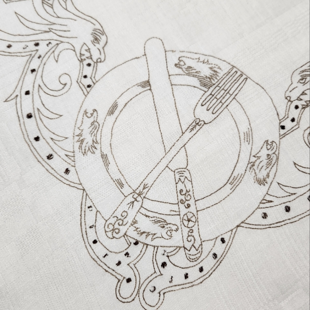 EXQUISITE HAND EMBROIDERED BANQUET LINEN DAMASK TABLECLOTH WITH DRAGON MOTIF